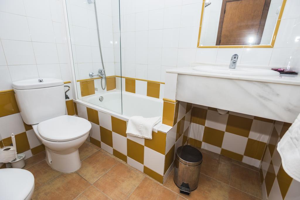 Hostal Las Cumbres Конил-де-ла-Фронтера Екстериор снимка