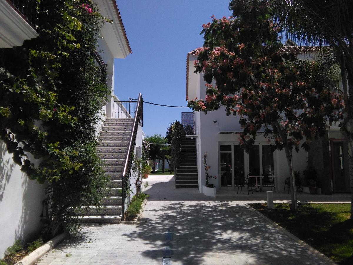 Hostal Las Cumbres Конил-де-ла-Фронтера Екстериор снимка